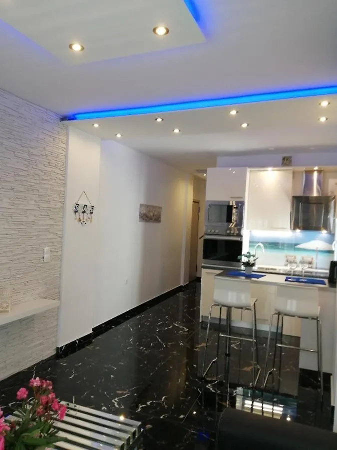 Totani Lux Apartment Peraía